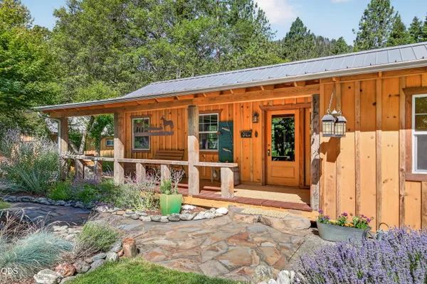 $1,150,000 | 9662 Upper Applegate Road, Jacksonville, OR 97530