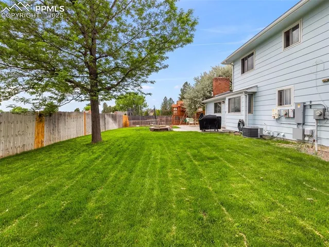 a view of a house with a back yard