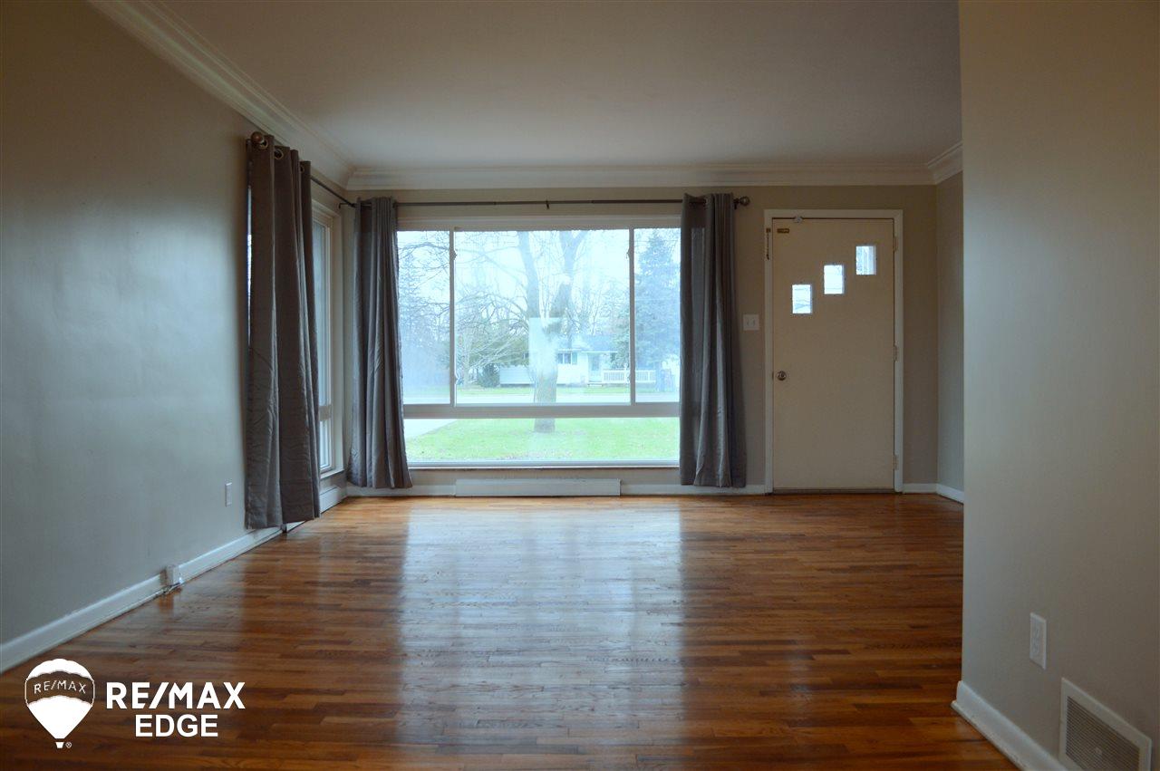 4499 South Linden Road Flint, MI 48507 - Photo 5 of 13 31376910-4.JPG