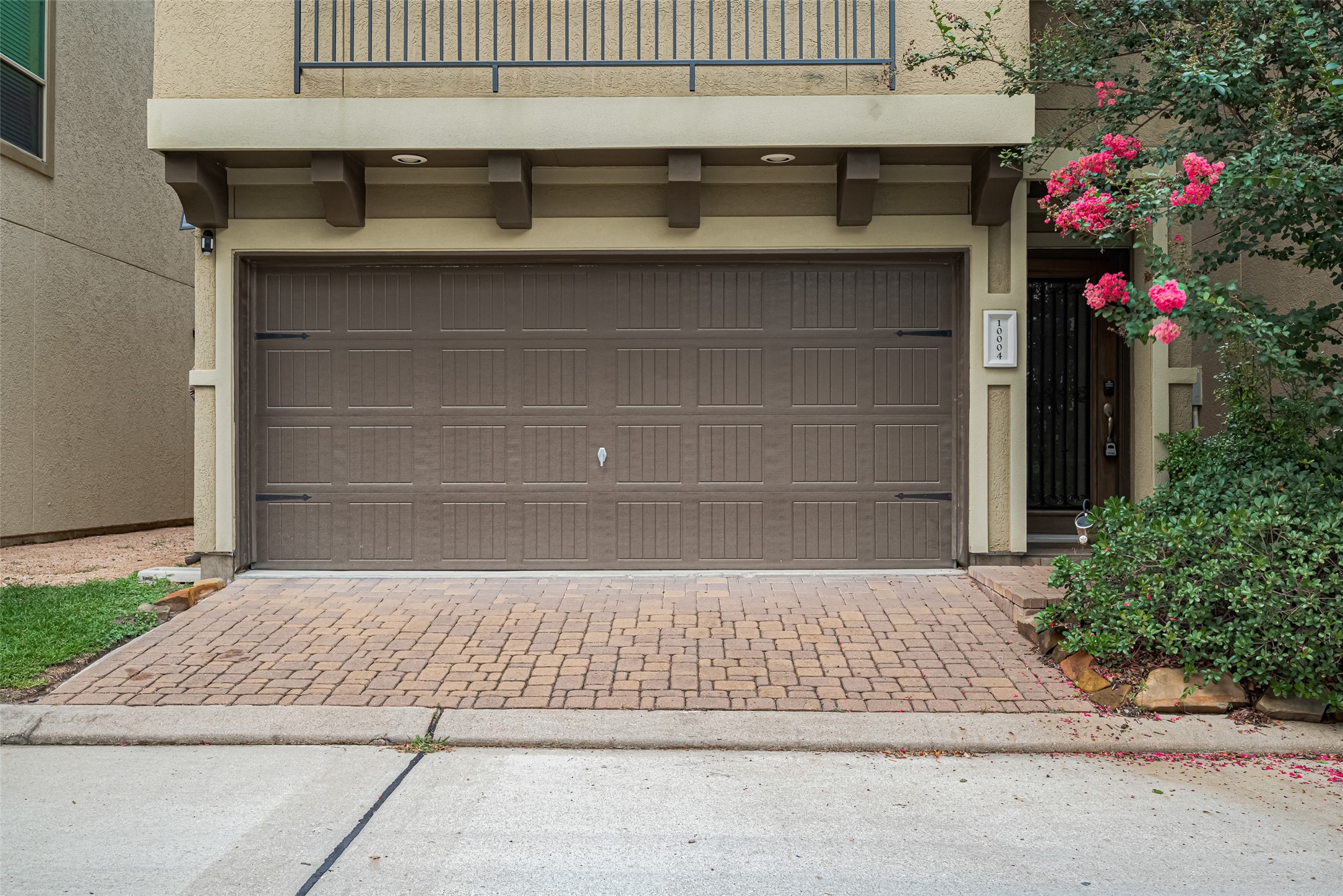 10004 Spring Shadows Park Circle Houston, TX 77080 - Photo 2 of 50 a front view of a house