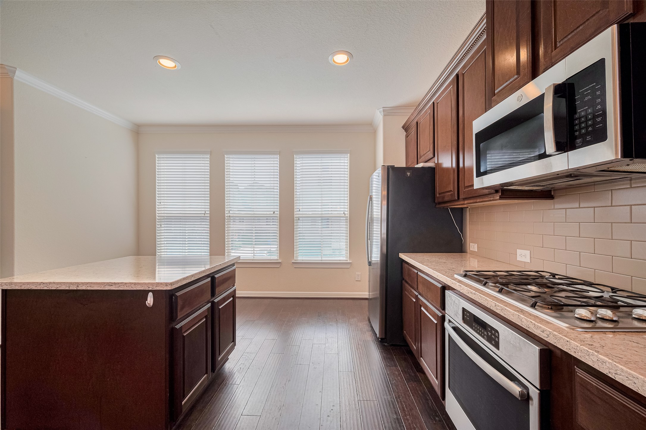 10004 Spring Shadows Park Circle Houston, TX 77080 - Photo 21 of 50 a kitchen with stainless steel appliances a stove a microwave and a refrigerator