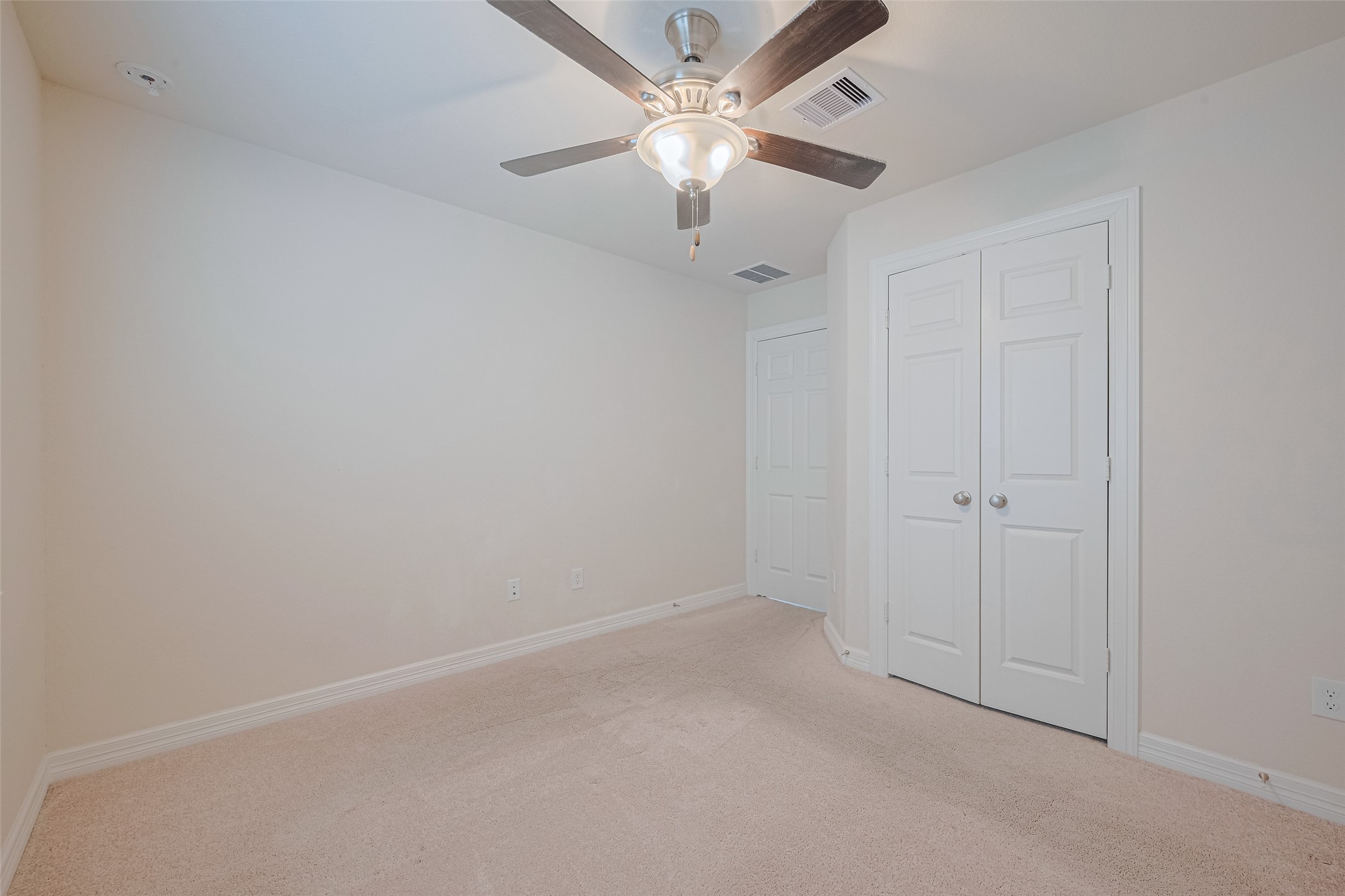 10004 Spring Shadows Park Circle Houston, TX 77080 - Photo 31 of 50 a view of an empty room