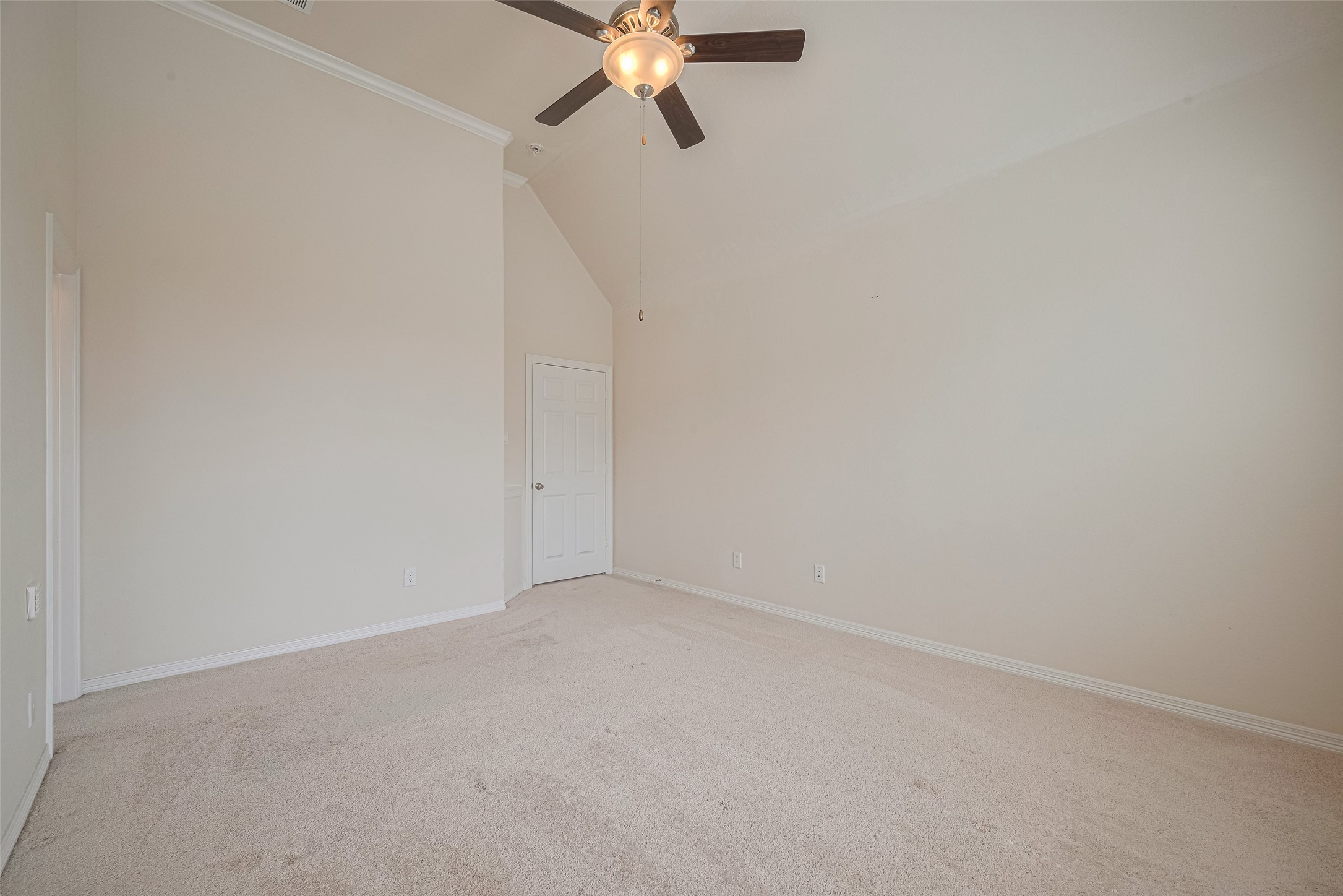 10004 Spring Shadows Park Circle Houston, TX 77080 - Photo 37 of 50 a view of an empty room