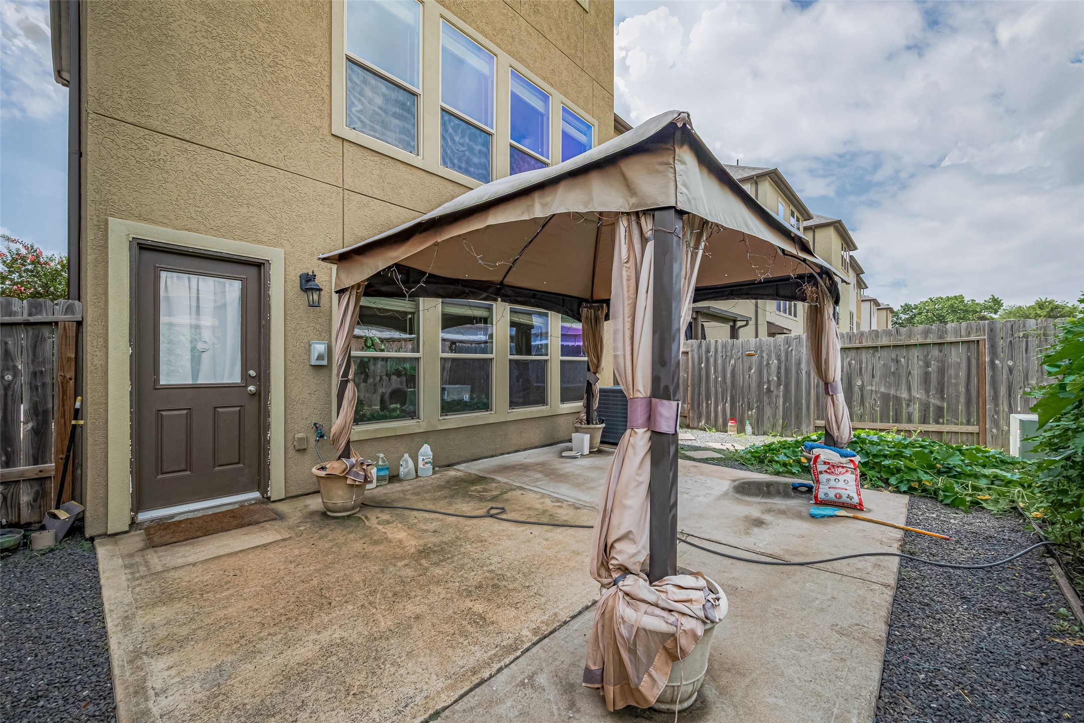 10004 Spring Shadows Park Circle Houston, TX 77080 - Photo 48 of 50 a front view of a house with garden