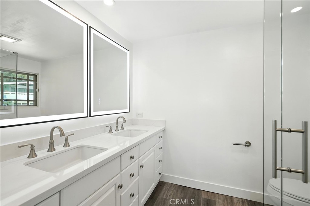 4141 Coldstream Terrace Tarzana, CA 91356 - Photo 22 of 41 a bathroom with double sink and a mirror
