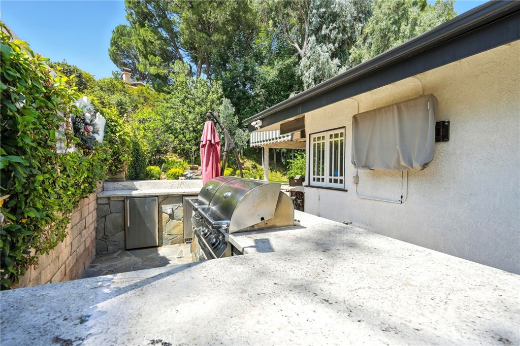 4141 Coldstream Terrace Tarzana, CA 91356 - Photo 34 of 41 a backyard of a house with table and chairs