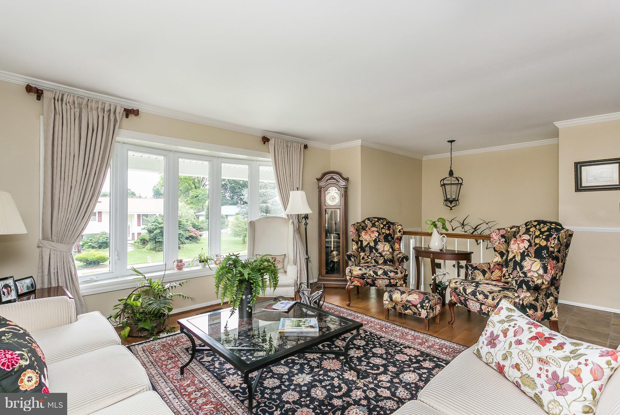 214 Locknell Road Lutherville-Timonium, MD 21093 - Photo 3 of 30 Living Room