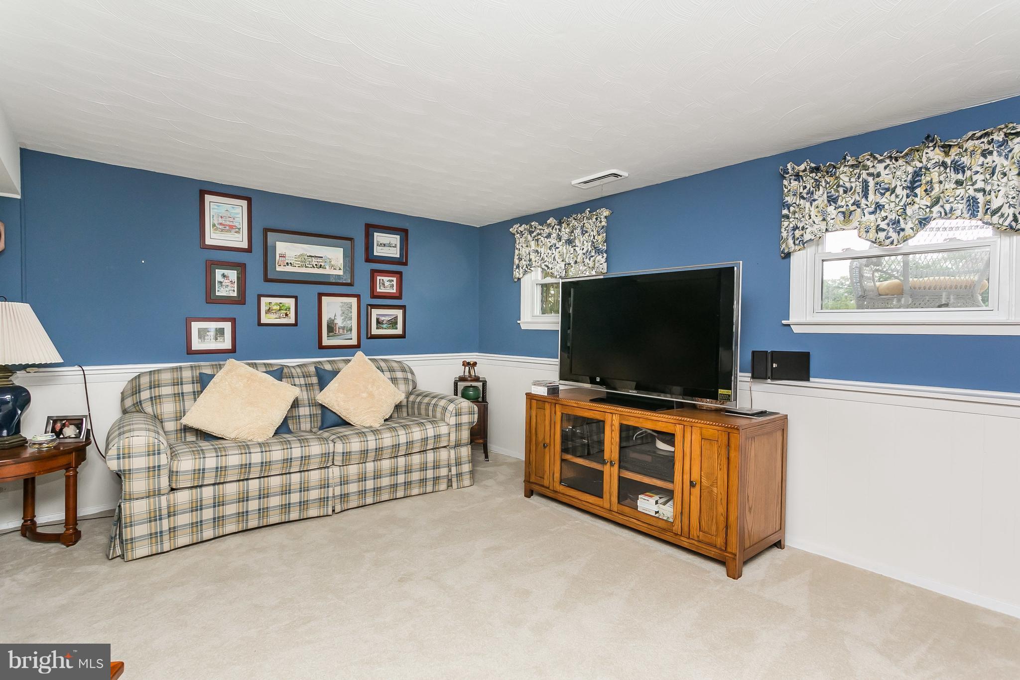 214 Locknell Road Lutherville-Timonium, MD 21093 - Photo 21 of 30 Family Room that is bright!