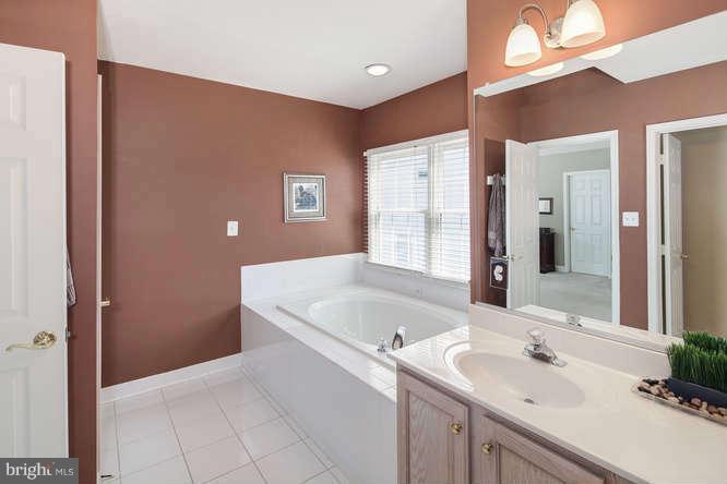 18265 Wickham Road Olney, MD 20832 - Photo 15 of 30 Bath (Master)