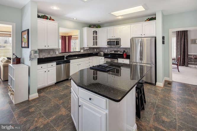 18265 Wickham Road Olney, MD 20832 - Photo 8 of 30 Kitchen