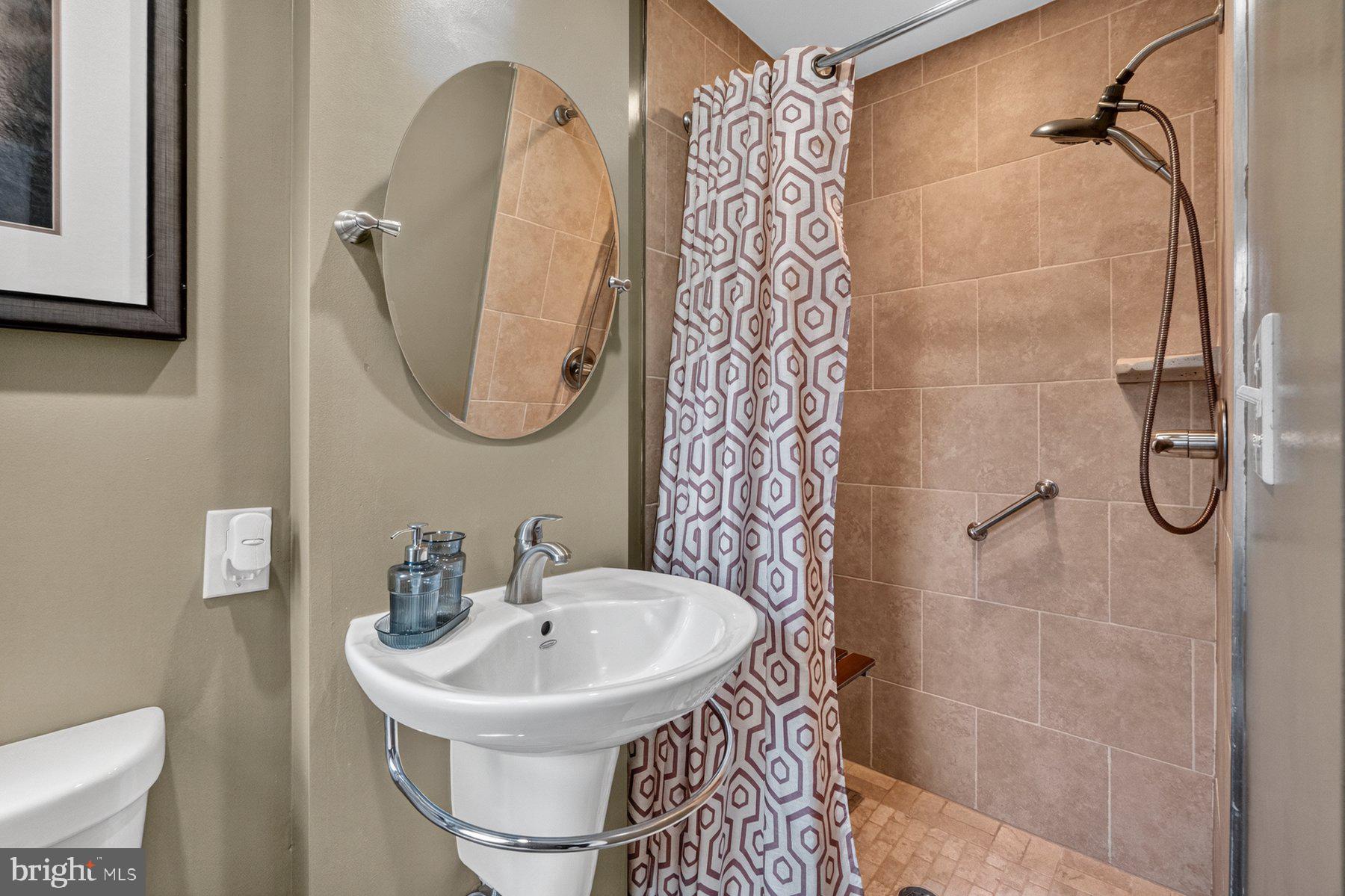 19 R Street Northwest, Unit A Washington, DC 20001 - Photo 17 of 37 Main level full bathroom ensuite-guest