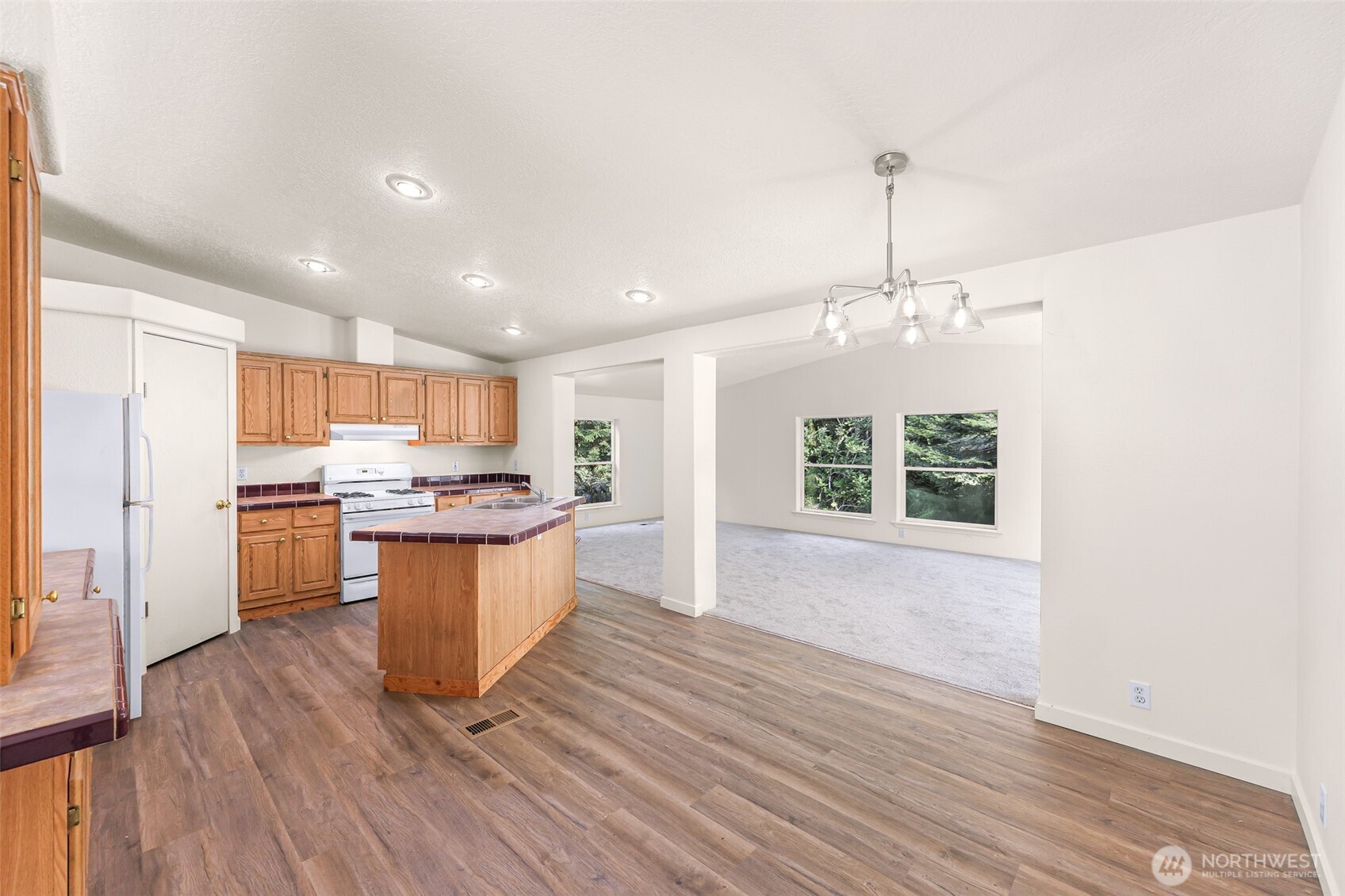 8484 Kickerville Road Blaine, WA 98230 - Photo 5 of 38 Gallery Image 5