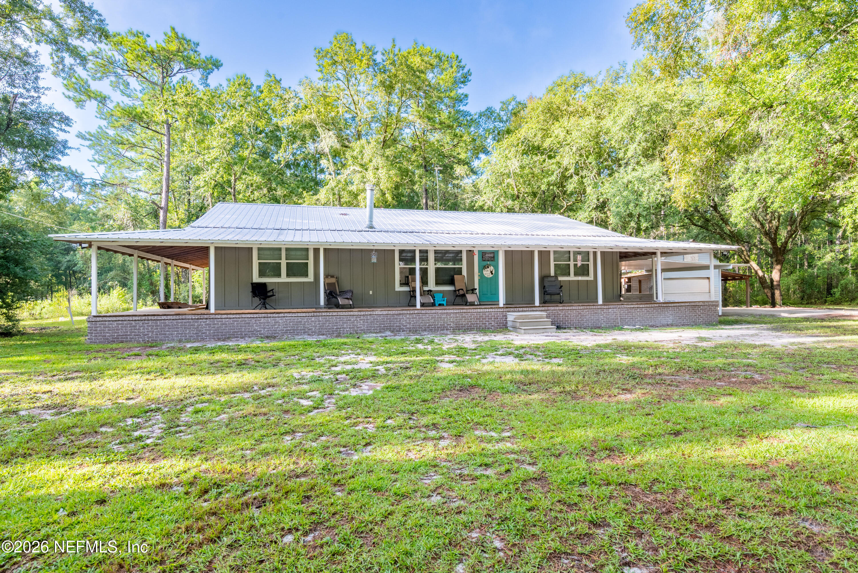 a view of a house with a backyard