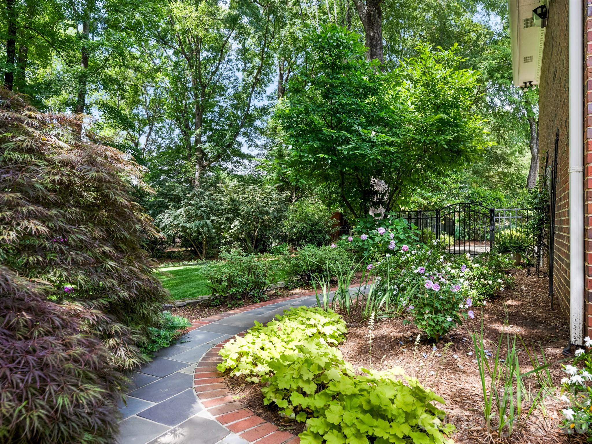 4026 Sharon View Road Charlotte, NC 28226 - Photo 4 of 46