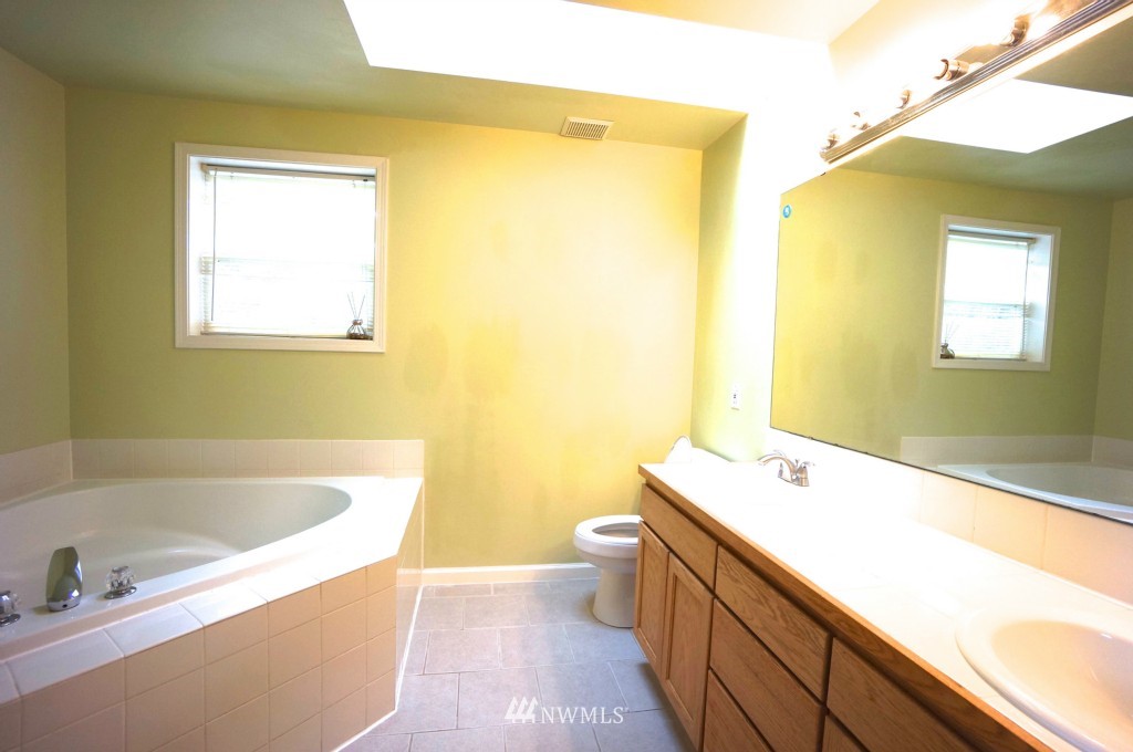 2127 Northeast 17th Place Renton, WA 98056 - Photo 13 of 14 Gallery Image 13