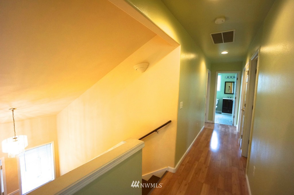 2127 Northeast 17th Place Renton, WA 98056 - Photo 3 of 14 Gallery Image 3