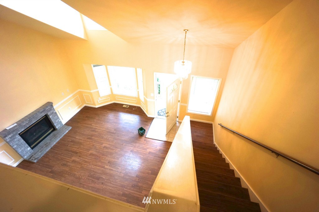 2127 Northeast 17th Place Renton, WA 98056 - Photo 4 of 14 Gallery Image 4