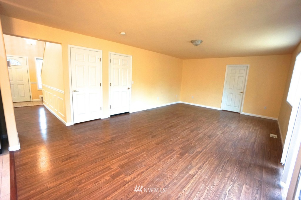 2127 Northeast 17th Place Renton, WA 98056 - Photo 9 of 14 Gallery Image 9