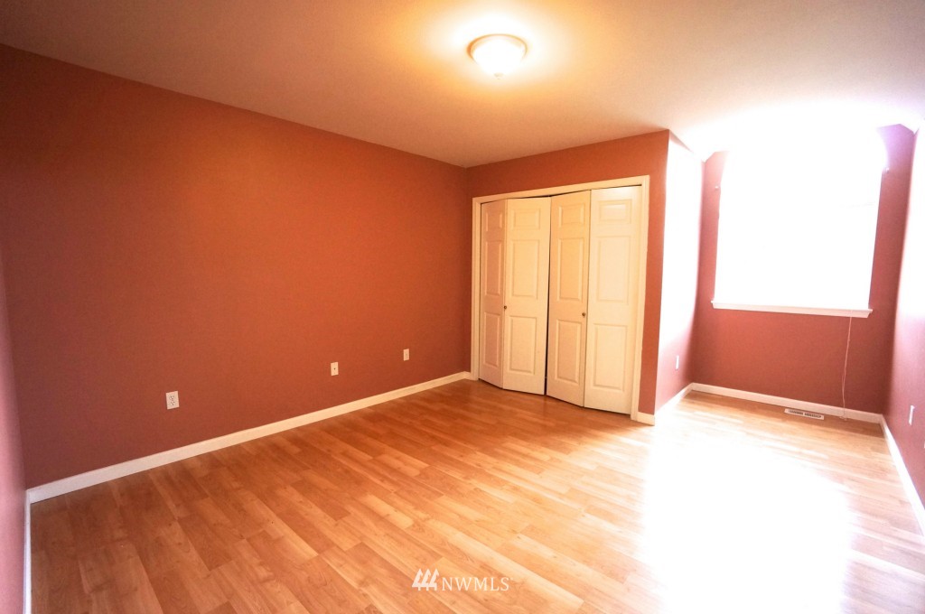 2127 Northeast 17th Place Renton, WA 98056 - Photo 10 of 14 Gallery Image 10