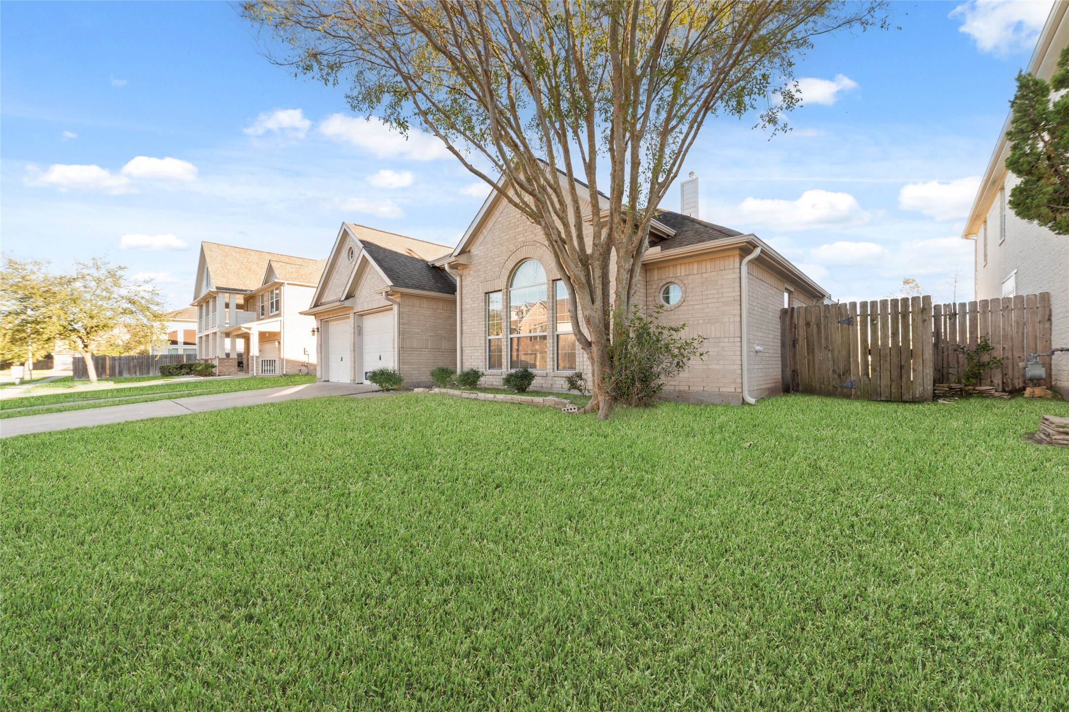 12519 East Nantucket Road Sugar Land, TX 77478 - Photo 3 of 25 a front view of a house with garden