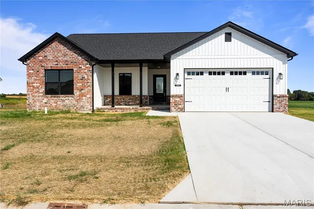 $430,700 | 926 Seneca Drive, Waterloo, IL 62298