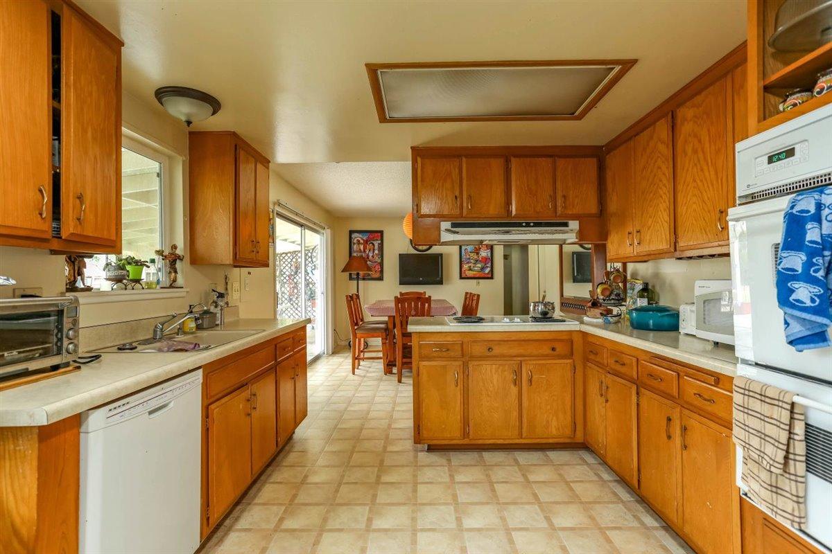 5815 Berkeley Road Goleta, CA 93117 - Photo 8 of 26 10-BerkeleyRd-RobRijnenPhotography (10 o