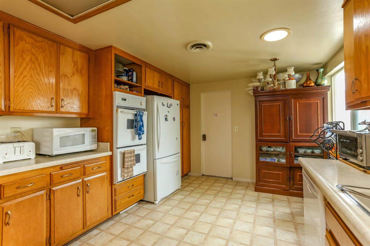 5815 Berkeley Road Goleta, CA 93117 - Photo 10 of 26 12-BerkeleyRd-RobRijnenPhotography (12 o