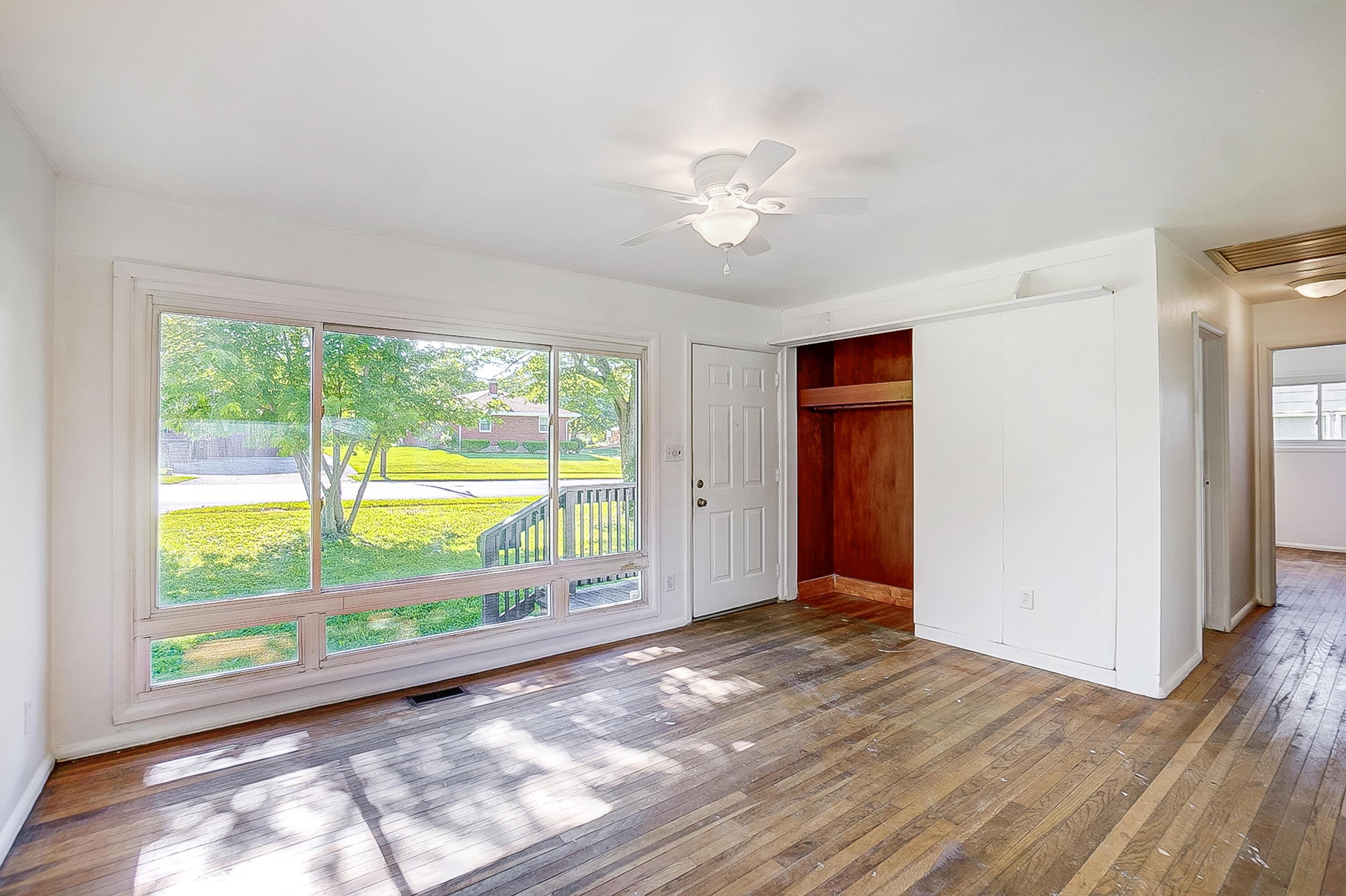 1589 Spaulding Road Dayton, OH 45432 - Photo 4 of 28 Living Room