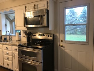 19506 West Manhattan Road Elwood, IL 60421 - Photo 8 of 32 a kitchen with a stove and a microwave