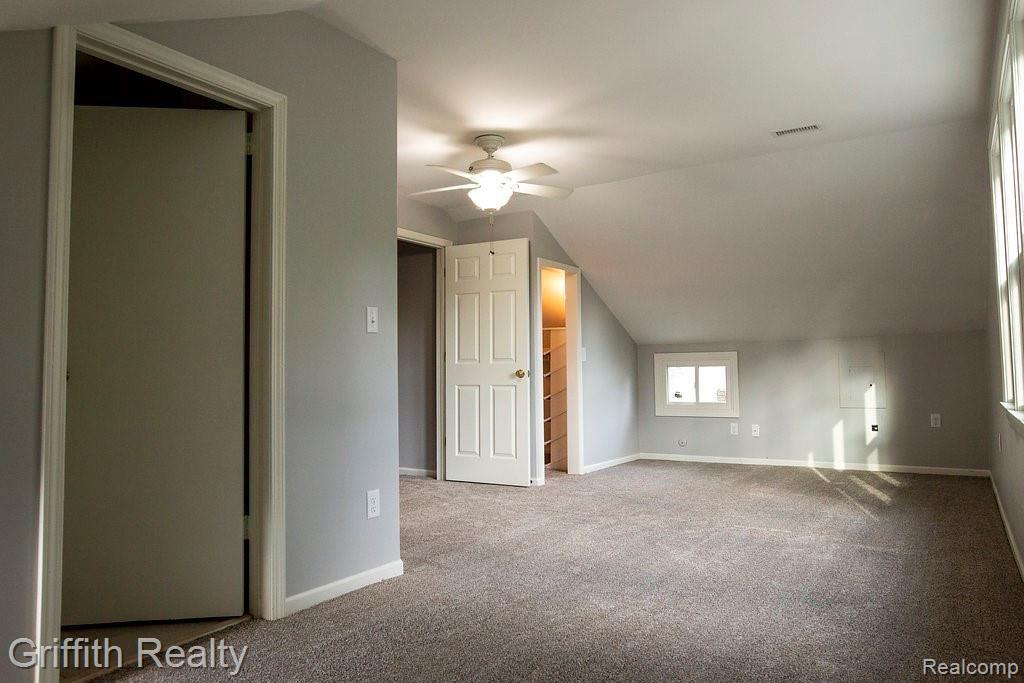 10125 Crouse Road Hartland, MI 48353 - Photo 17 of 35 Master suite with updated bath and walk-in closet