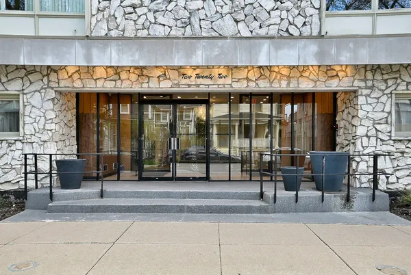 $315,000 | 222 North Marion Street, Unit 2I, Oak Park, IL 60302