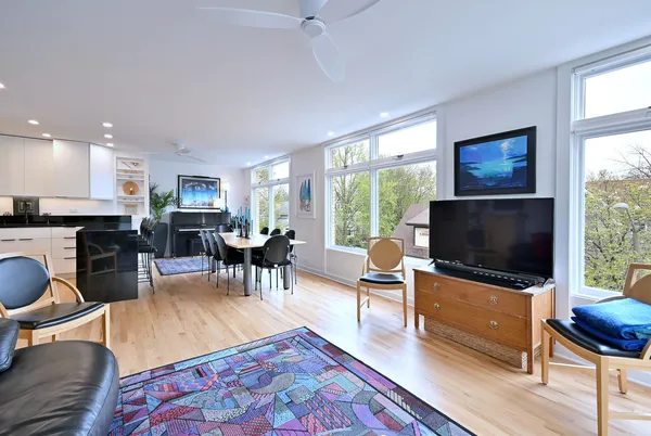 $315,000 | 222 North Marion Street, Unit 2I, Oak Park, IL 60302