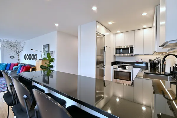 $315,000 | 222 North Marion Street, Unit 2I, Oak Park, IL 60302