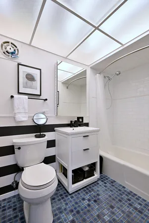 $315,000 | 222 North Marion Street, Unit 2I, Oak Park, IL 60302