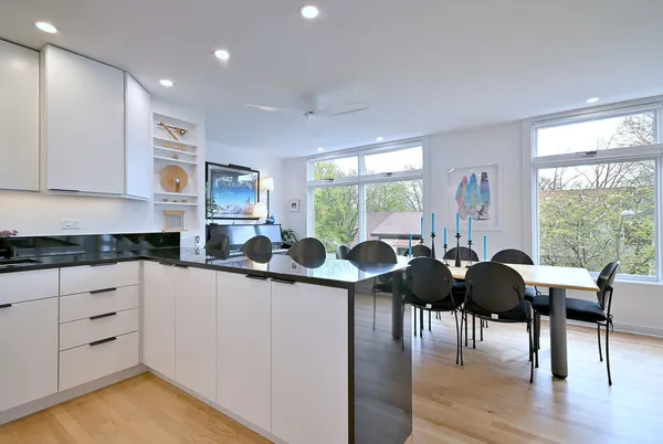 $315,000 | 222 North Marion Street, Unit 2I, Oak Park, IL 60302