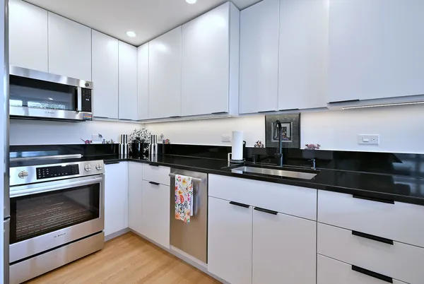 $315,000 | 222 North Marion Street, Unit 2I, Oak Park, IL 60302