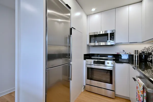 $315,000 | 222 North Marion Street, Unit 2I, Oak Park, IL 60302