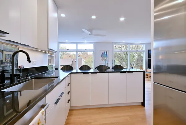 $315,000 | 222 North Marion Street, Unit 2I, Oak Park, IL 60302