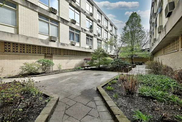 $315,000 | 222 North Marion Street, Unit 2I, Oak Park, IL 60302