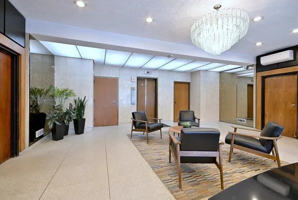$315,000 | 222 North Marion Street, Unit 2I, Oak Park, IL 60302