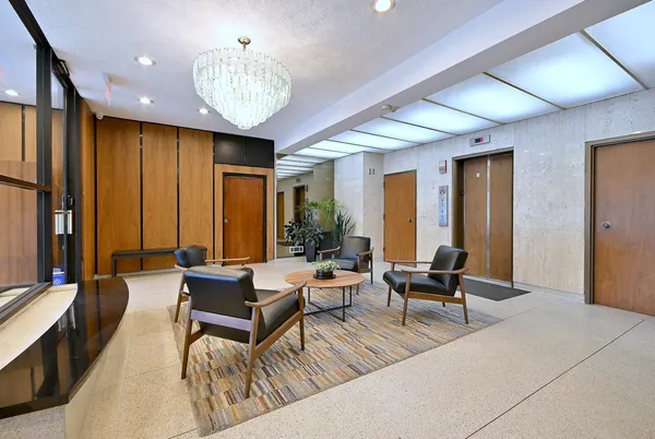 $315,000 | 222 North Marion Street, Unit 2I, Oak Park, IL 60302