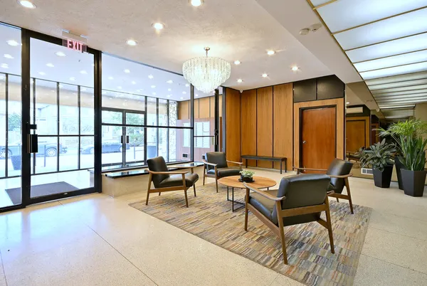 $315,000 | 222 North Marion Street, Unit 2I, Oak Park, IL 60302