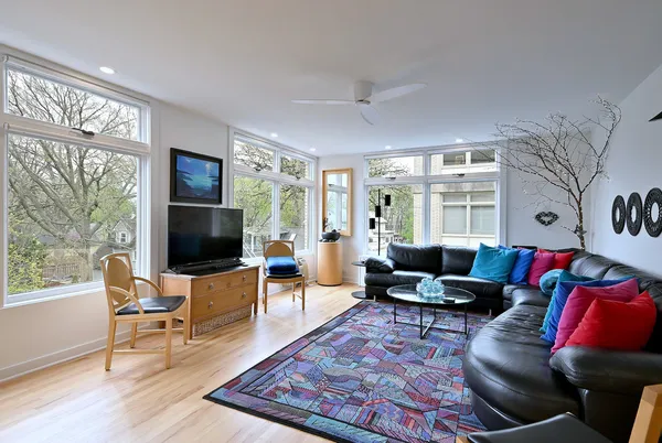 $315,000 | 222 North Marion Street, Unit 2I, Oak Park, IL 60302