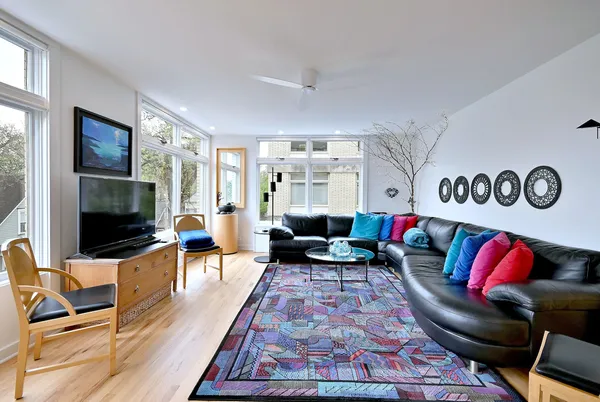$315,000 | 222 North Marion Street, Unit 2I, Oak Park, IL 60302