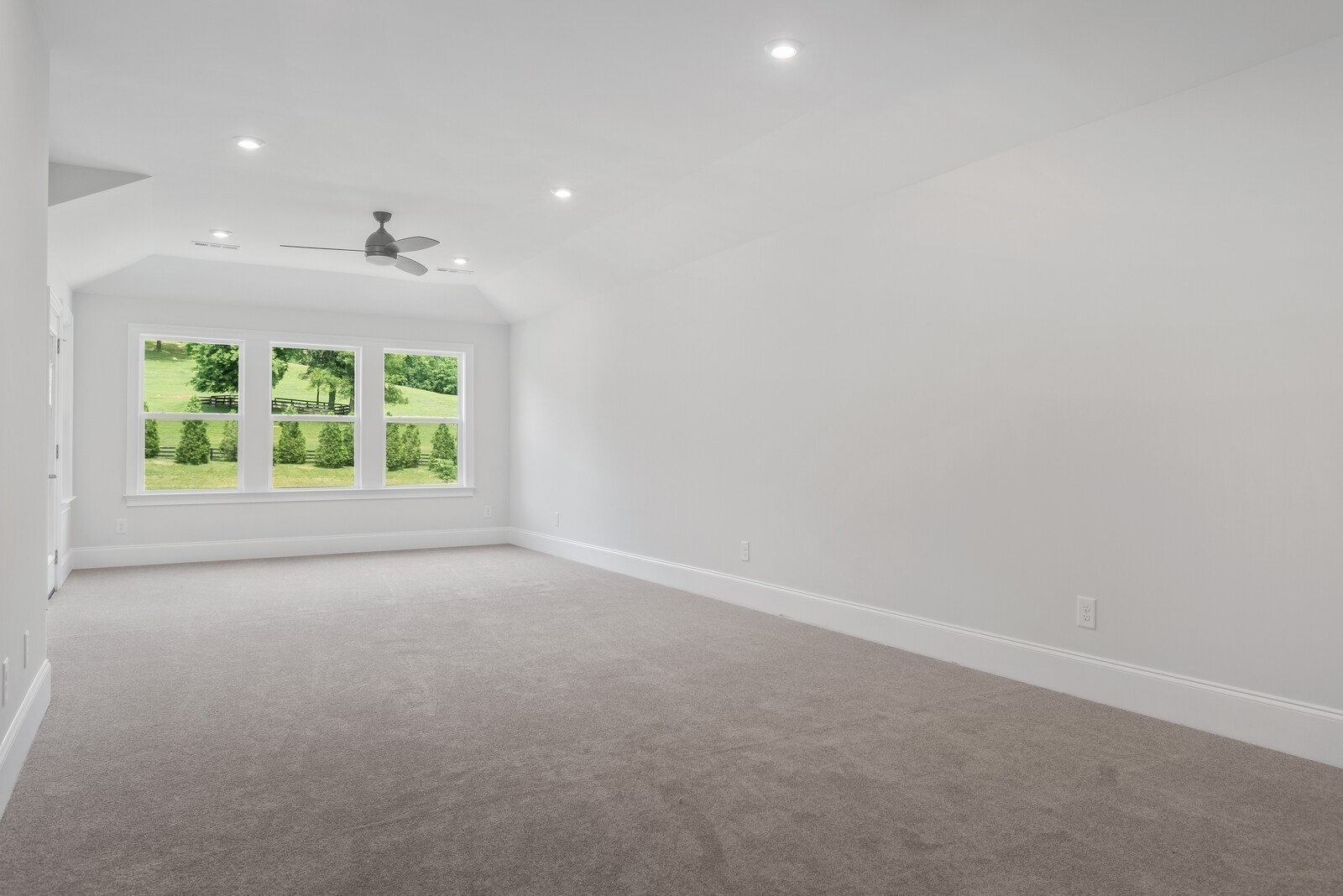 7244 Murrel Drive Franklin, TN 37064 - Photo 43 of 57 an empty room with windows and closet