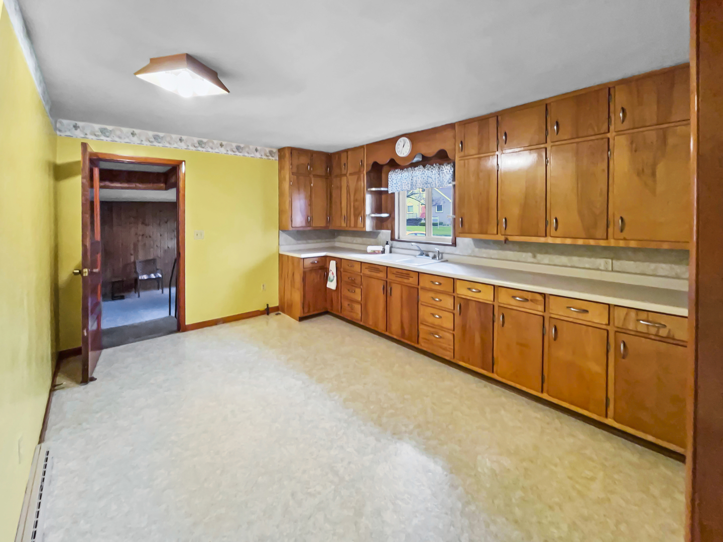 610 West Seminary Avenue Onarga, IL 60955 - Photo 2 of 10 a large kitchen with a large window