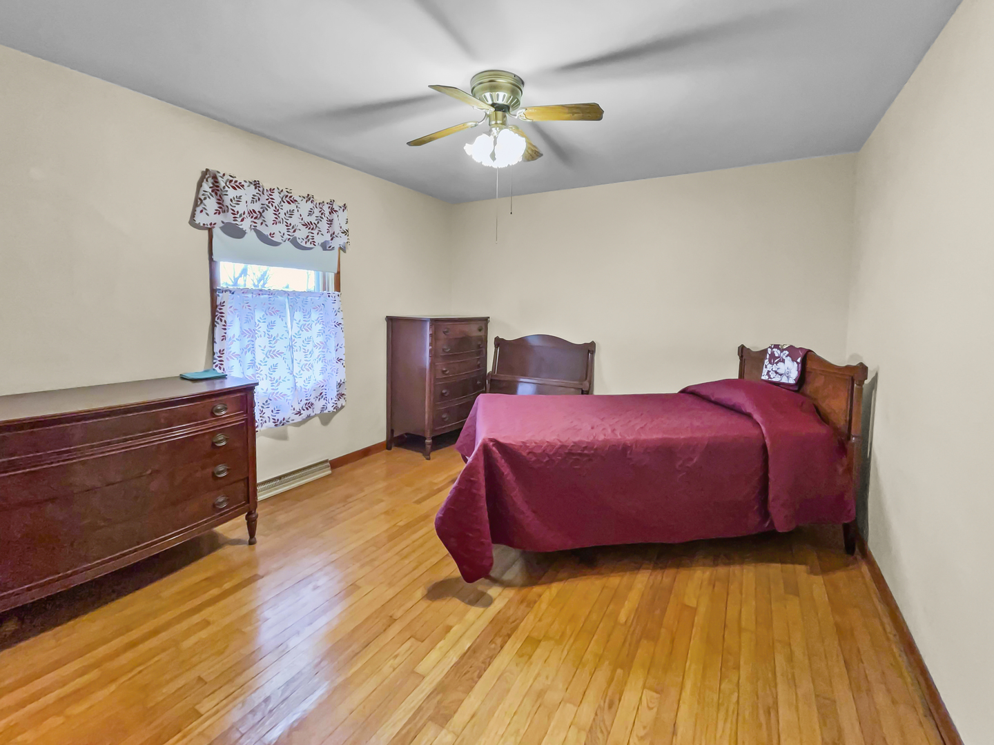 610 West Seminary Avenue Onarga, IL 60955 - Photo 5 of 10 a bedroom with a bed and a chandelier