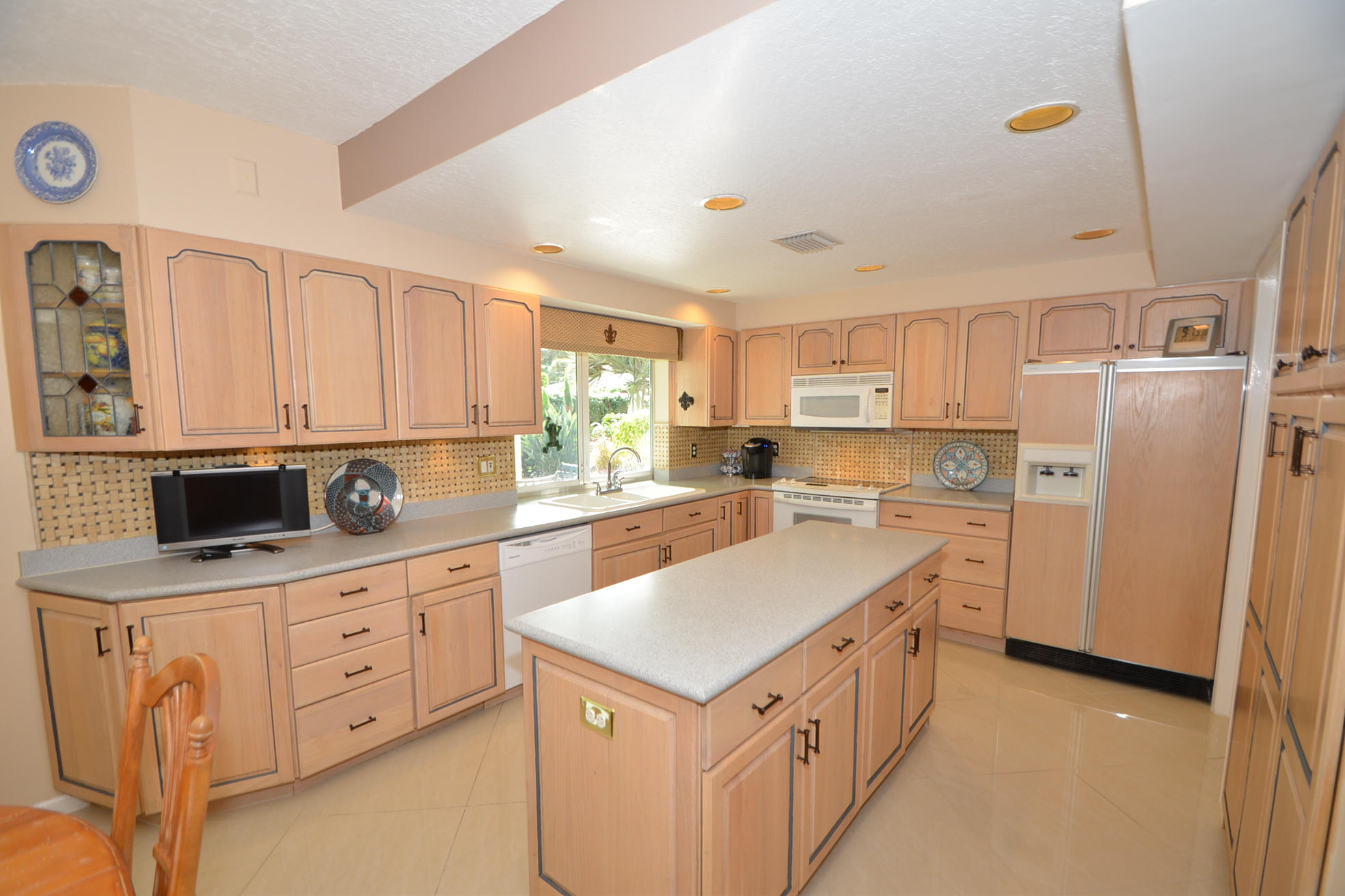 200 Northwest 8th Avenue Boca Raton, FL 33486 - Photo 8 of 24 DSC_9021