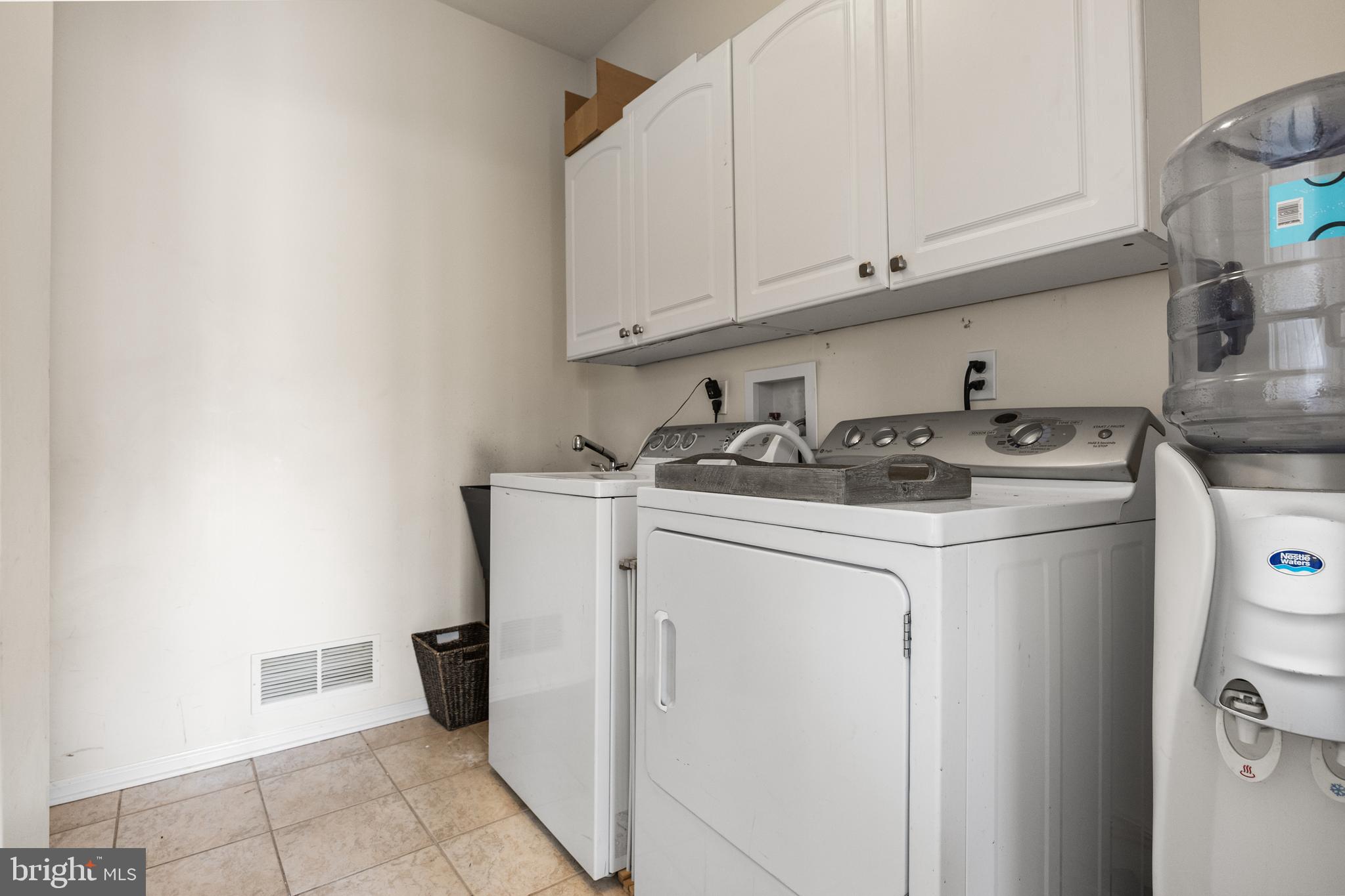 6 Augusta Drive Westampton, NJ 08060 - Photo 11 of 31 a utility room with dryer and washer
