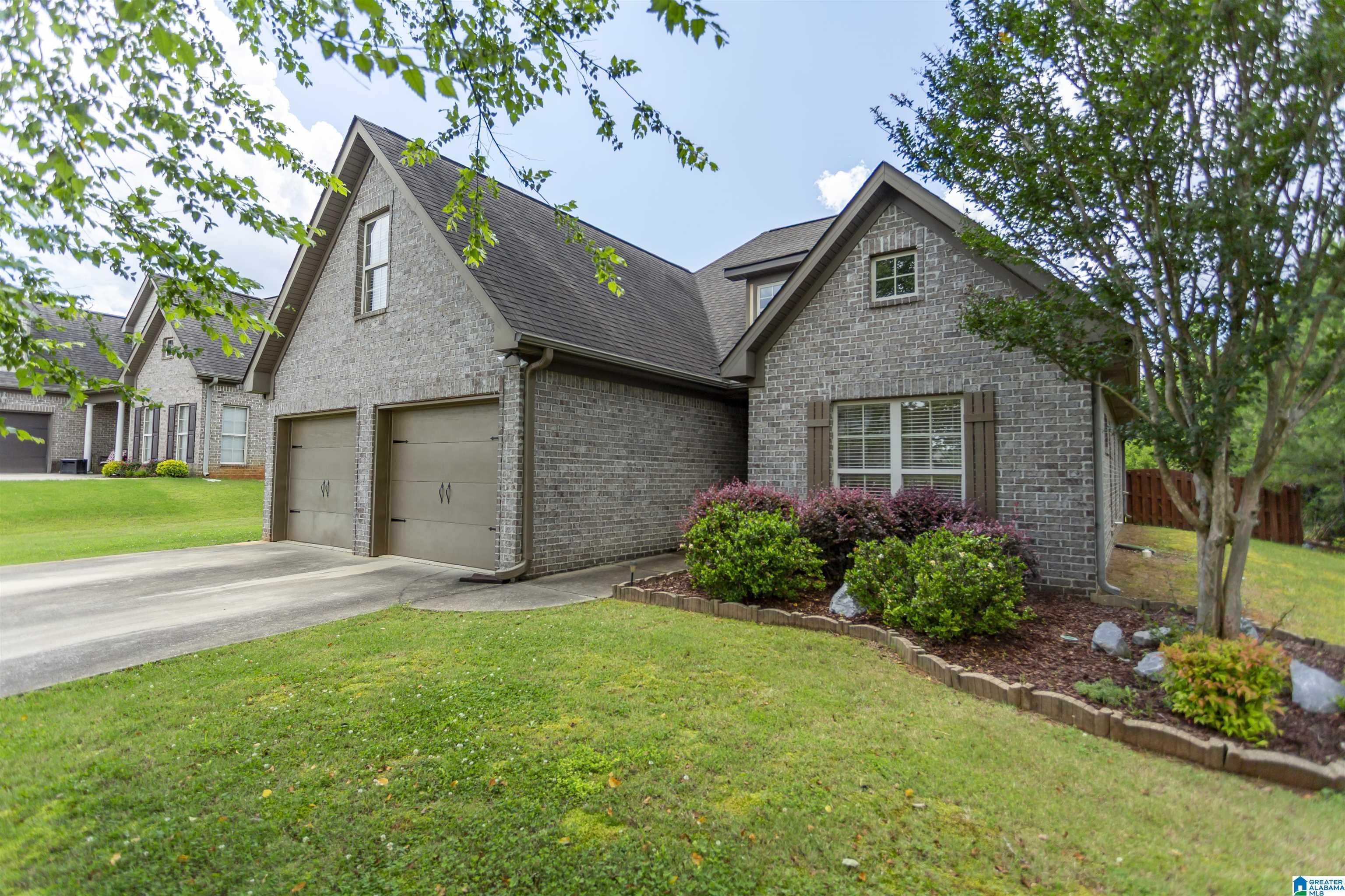 321 Lacey Avenue Alabaster, AL 35114 - Photo 4 of 32